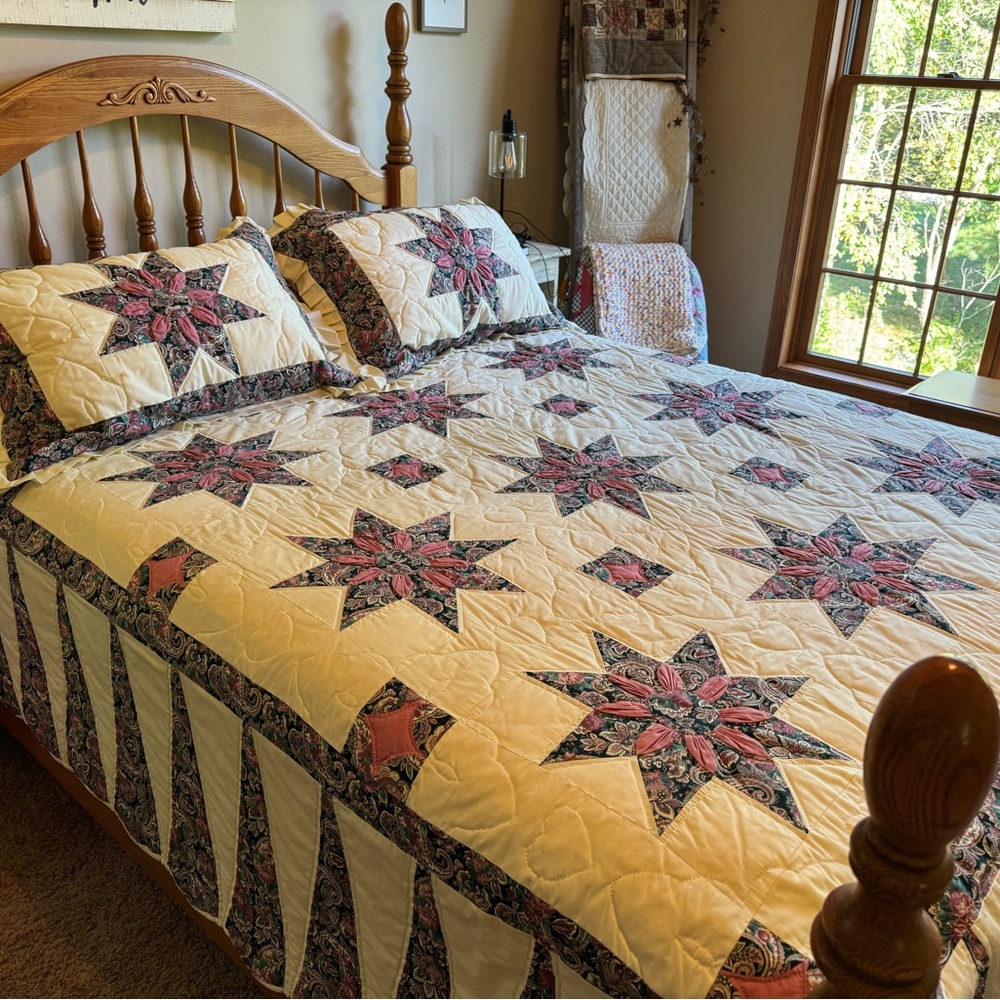 Authentic Vintage Amish Made Queen Size Quilt - Picture 2 of 16